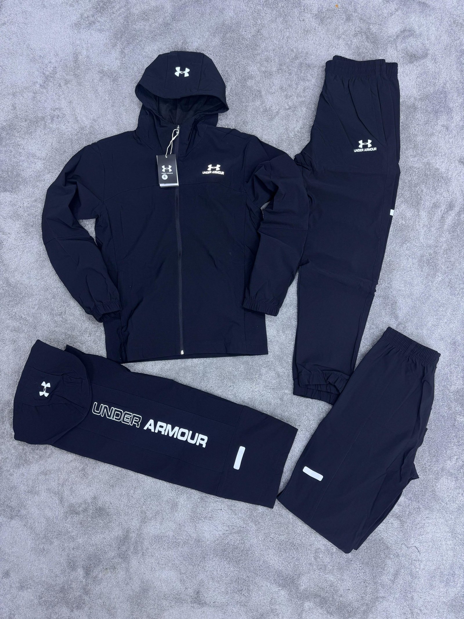 CHANDAL UNDER ARMOUR- M, XL