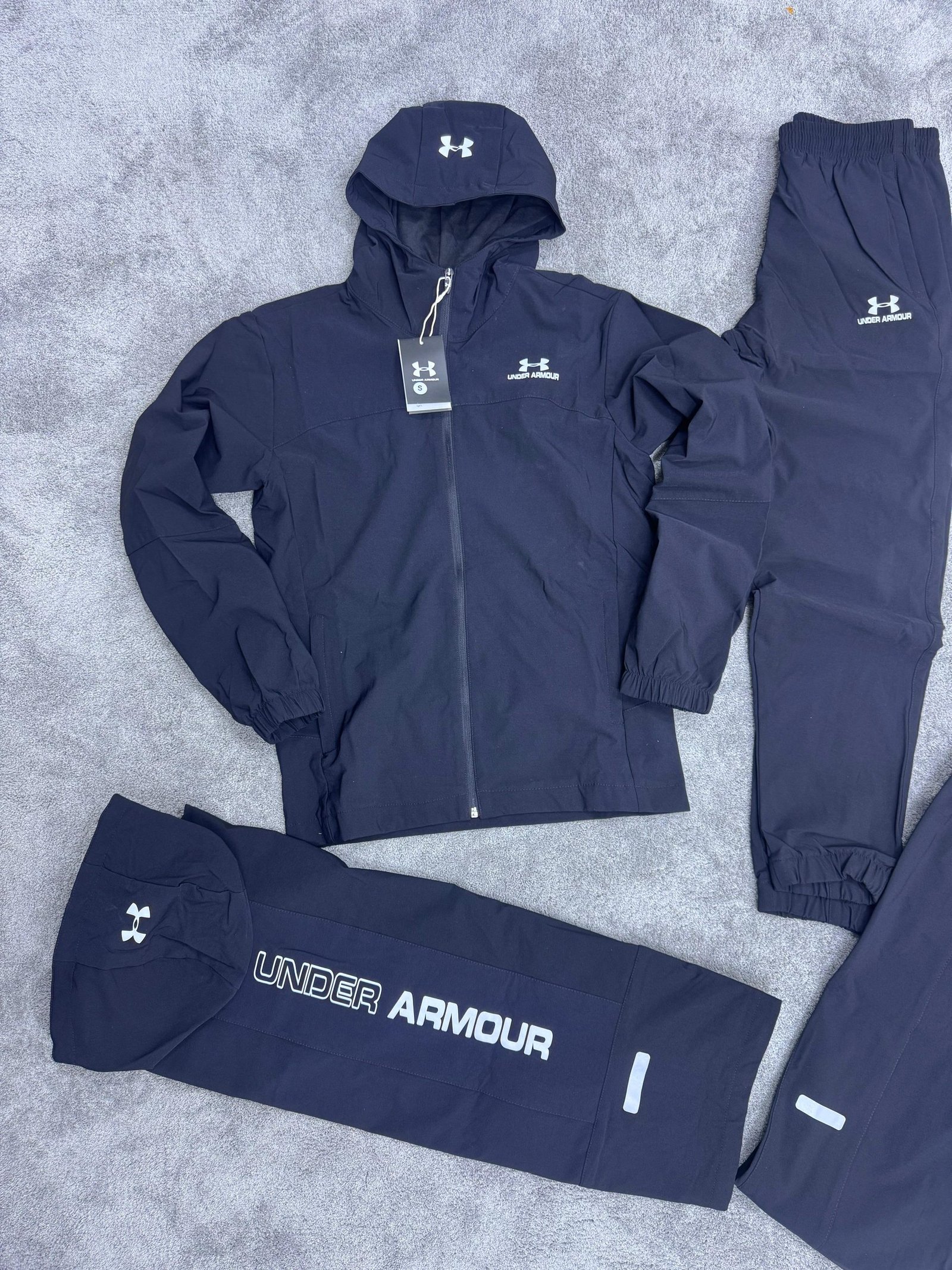 CHANDAL UNDER ARMOUR – M, XL